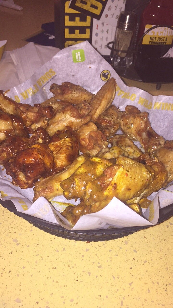 BUFFALO WILD WINGS, Philadelphia - Photos & Restaurant Reviews - Order  Online Food Delivery - Tripadvisor