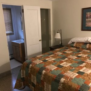 Single room with full size bed. 