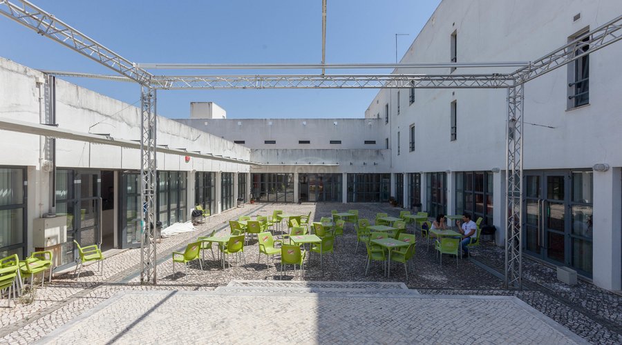 Patio at the Lisbon Parque das Nacoes Youth Hostel