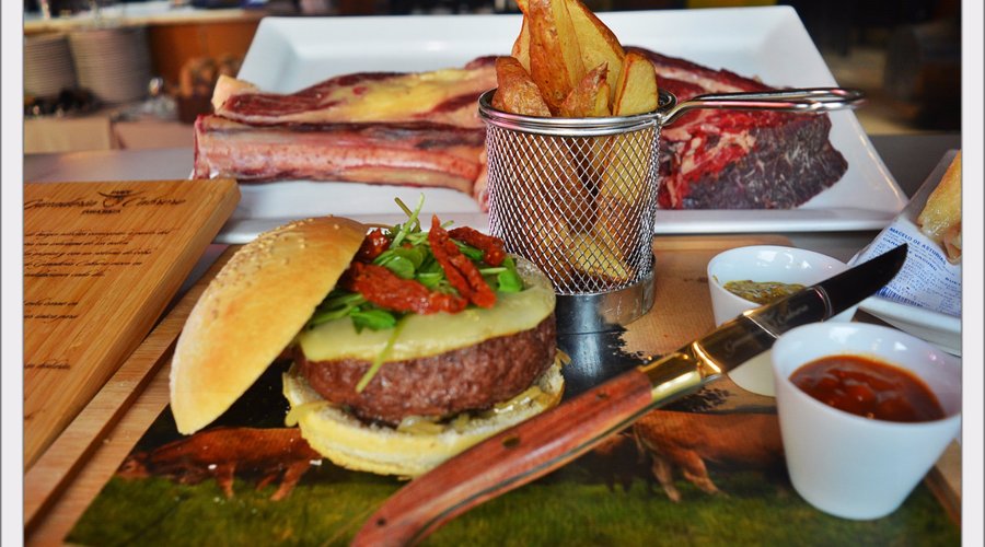 Hamburguesa de Buey con ketchup casero y mostaza antigüa