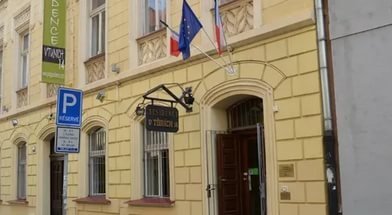 Вход в отель