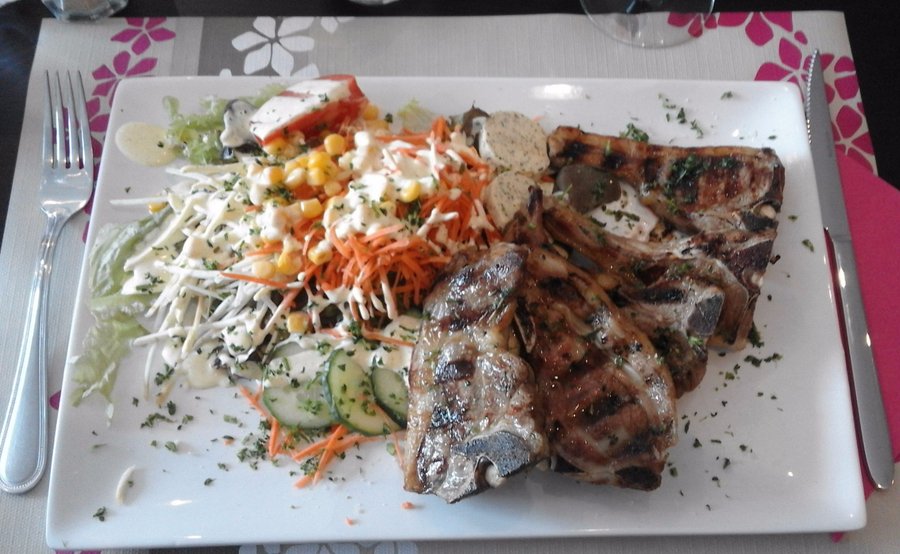 L'assiette de côtes d'agneau
