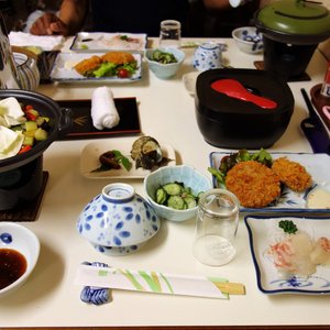 更にグラタンや味噌汁など並べきれない程出て来ます