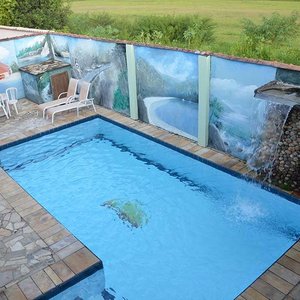 Piscina com cascata
