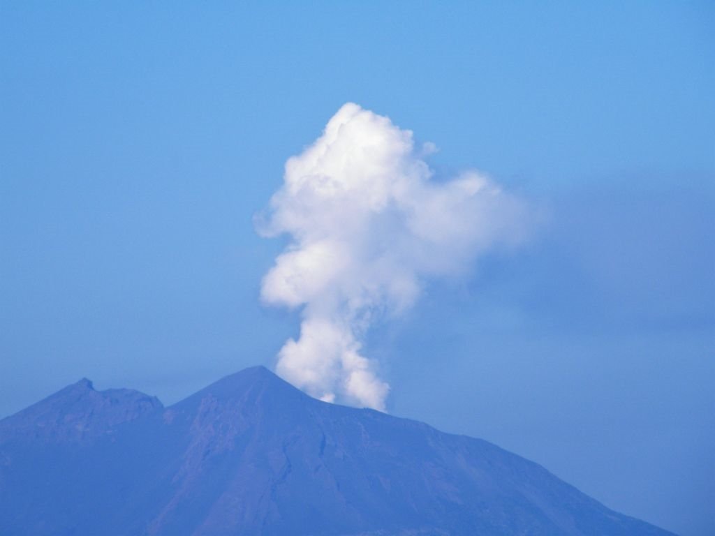 Stromboli or Russian roulette tourism