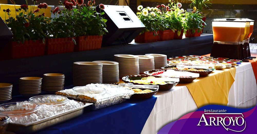"Desayunos y Almuerzos Campiranos", servicio buffet, fines de semana y días festivos, 8:00am-12: