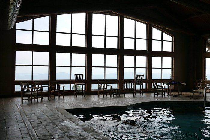 https://dynamic-media-cdn.tripadvisor.com/media/photo-o/0f/52/5e/cb/indoor-pool-with-a-view.jpg?w=700&h=-1&s=1