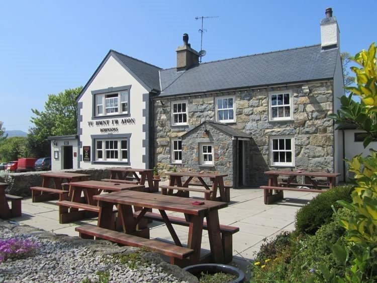 TU HWNT I'R AFON INN, Rhyd-y-clafdy - Menu, Prices & Restaurant Reviews ...