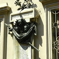 Lapide in facciata