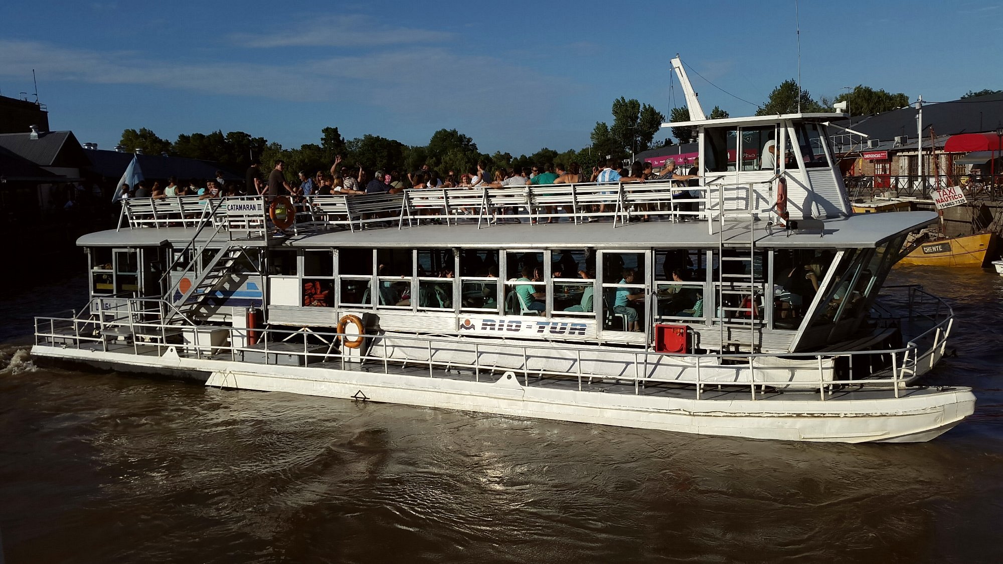 catamaran a uruguay desde tigre