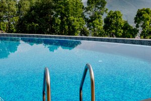 Pool & Beach