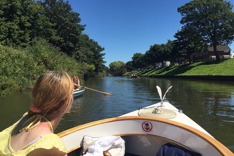 hythe electric boat trips