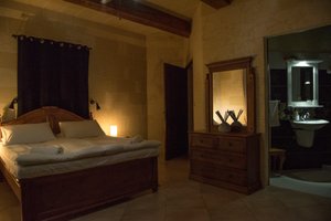 Room & Suite