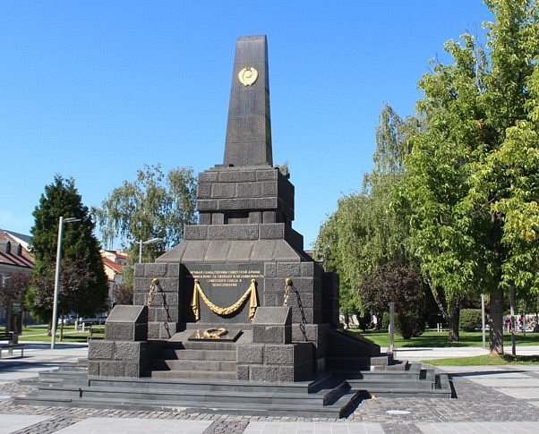 A monument to fallen soldiers of the Soviet Army image