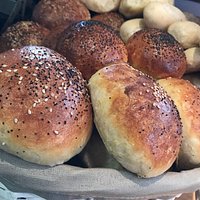 Avec nos PAINS BURGERS "MAISON", venez vite découvrir nos différentes recettes de BURGERS!