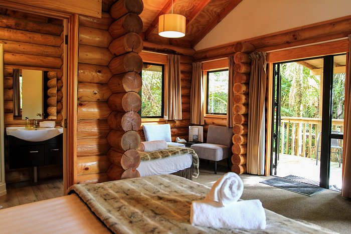 Inside New Zealand's adults-only tree hut spa