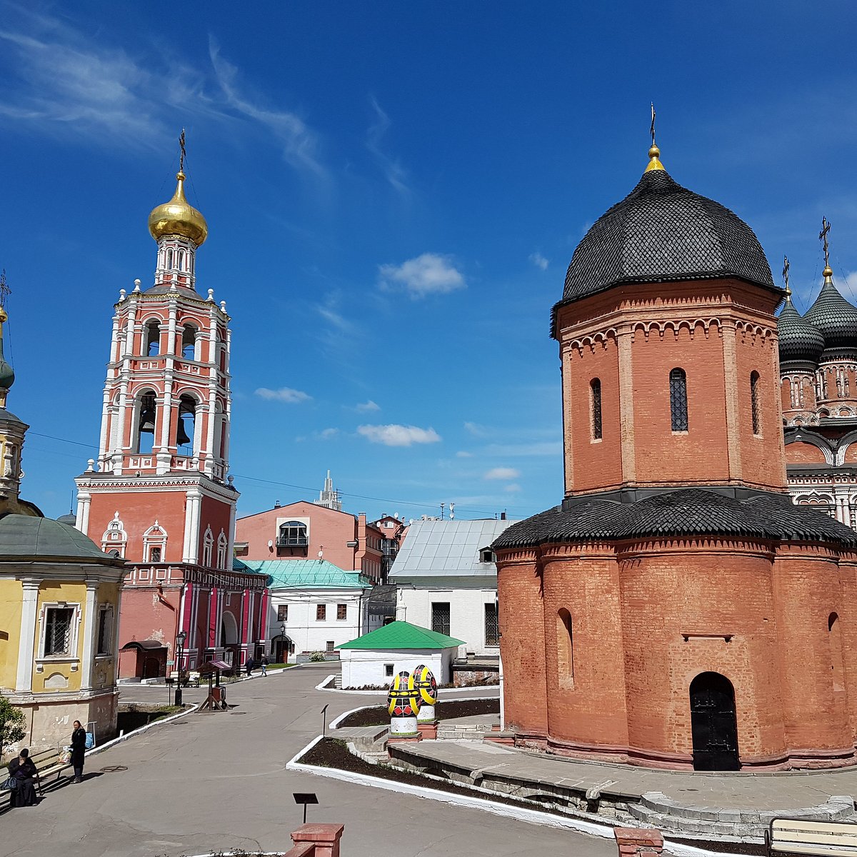 Высокопетровский монастырь в москве расписание. Высоко-Петровский монастырь Москва. Высокопетровский монастырь храм митрополита Петра. Новопетровский монастырь в Москве.