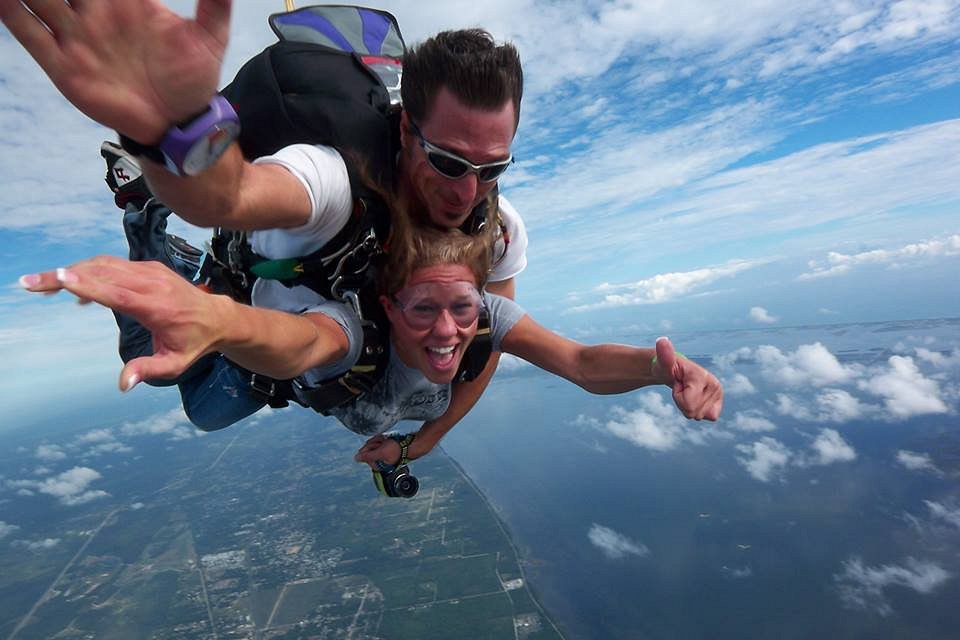 Locais para praticar o paraquedismo na Flórida - Florida Mais!
