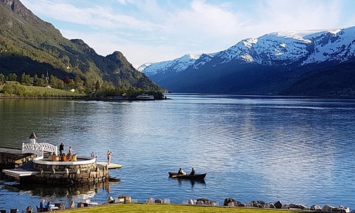 You can borrow boats for free at the Hotel, and take a nice trip out on the fjord.