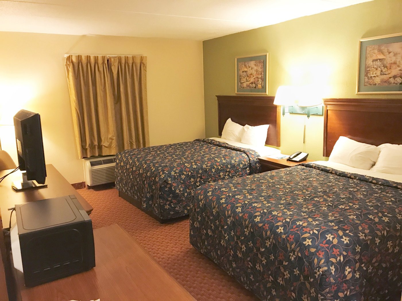 EMERALD INN - Prices & Hotel Reviews (Maplewood, MN)