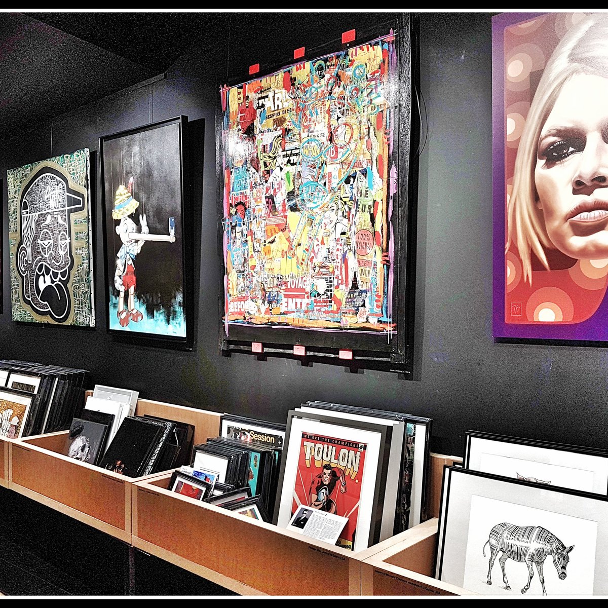 Lisa gallery. Галерея Carre d'artistes. Carre DARTIST Москва. Carre des artistes Петровка. Открой галерею.