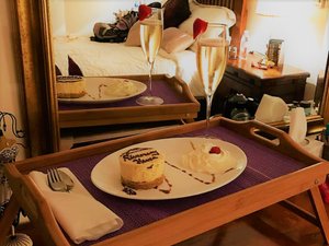 Room & Suite