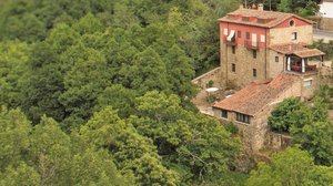 Hotel Rural Musical in Puerto de Bejar, image may contain: Resort, Hotel, Vegetation, Villa
