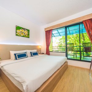 Ao Chalong Villa &amp; Spa, hotel in Phuket Town