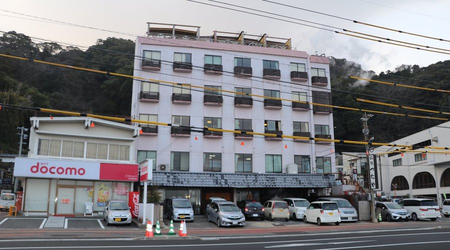 通りからの全景
