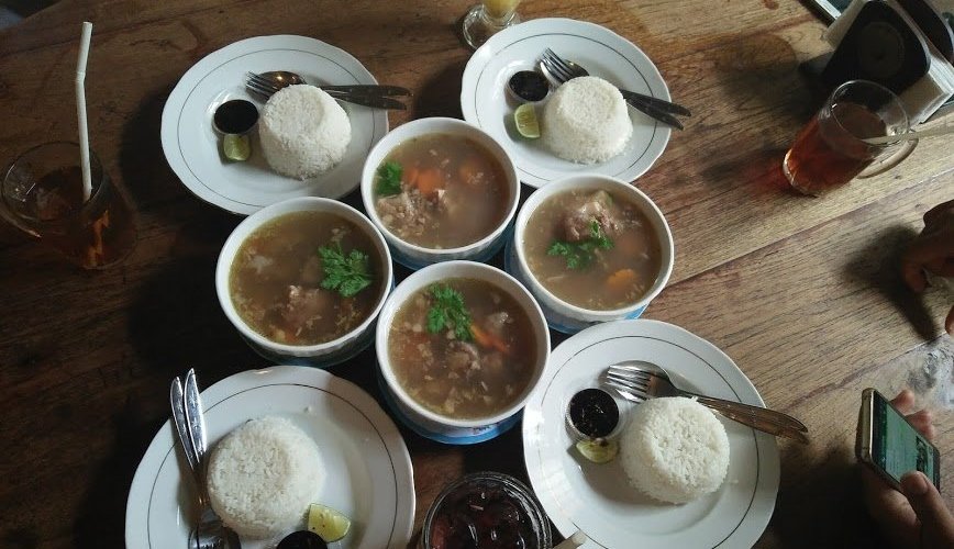 Sop Buntut yang kami pesan, rasa dan harganya pas banget