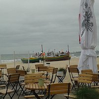 Вид на рыбацкие лодки с площадки Бара