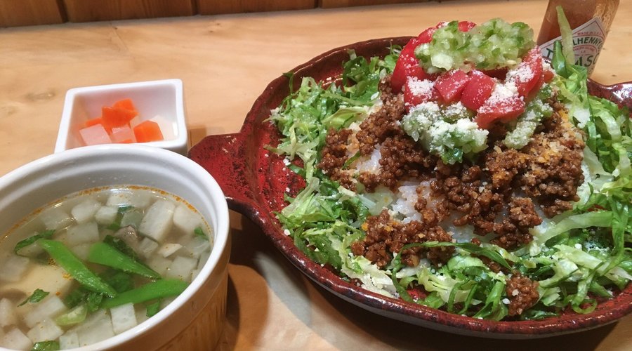 明治40年(1907)築の古民家を改装したカフェ。佐渡手ぬぐいなどの小物も販売。撮影日2017年5月26日