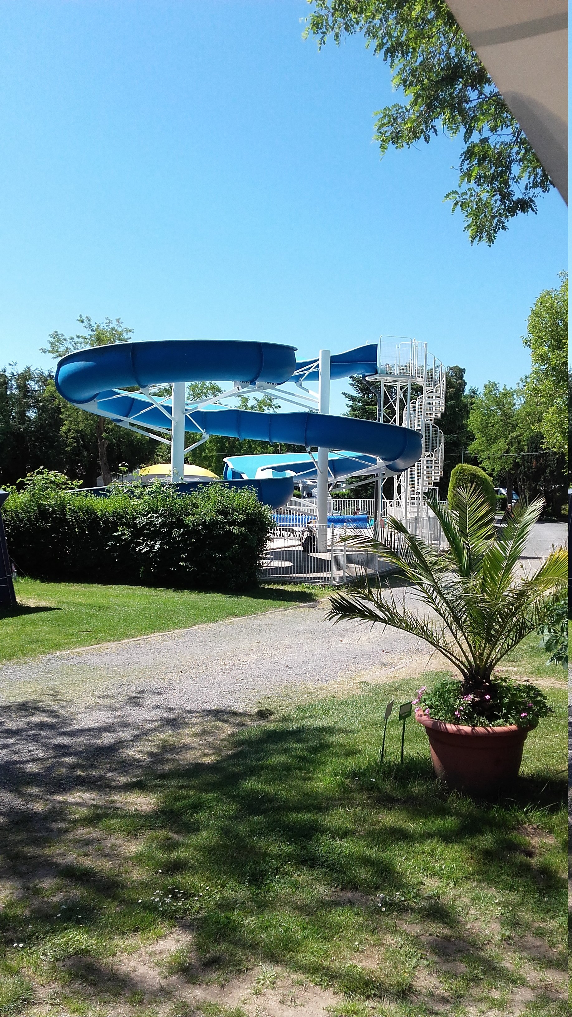 CAMPING LES ACACIAS (Bellerive-sur-Allier, Prancis) - Ulasan Bumi ...