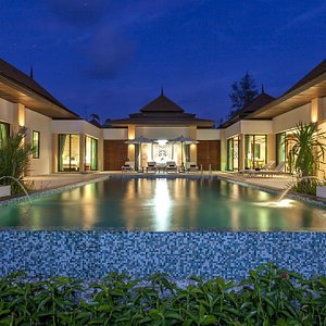 Luxury Villa Private Pool Night View