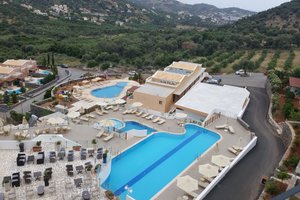 Pool & Beach