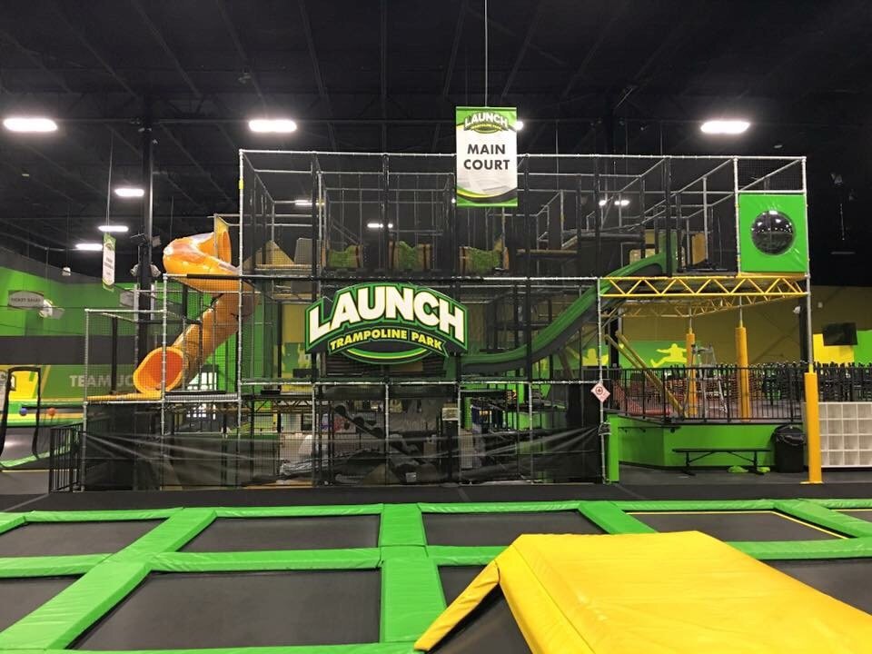 Trampoline playhouse 2024