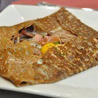 Galette salée jambon de pays, andouille, oeuf