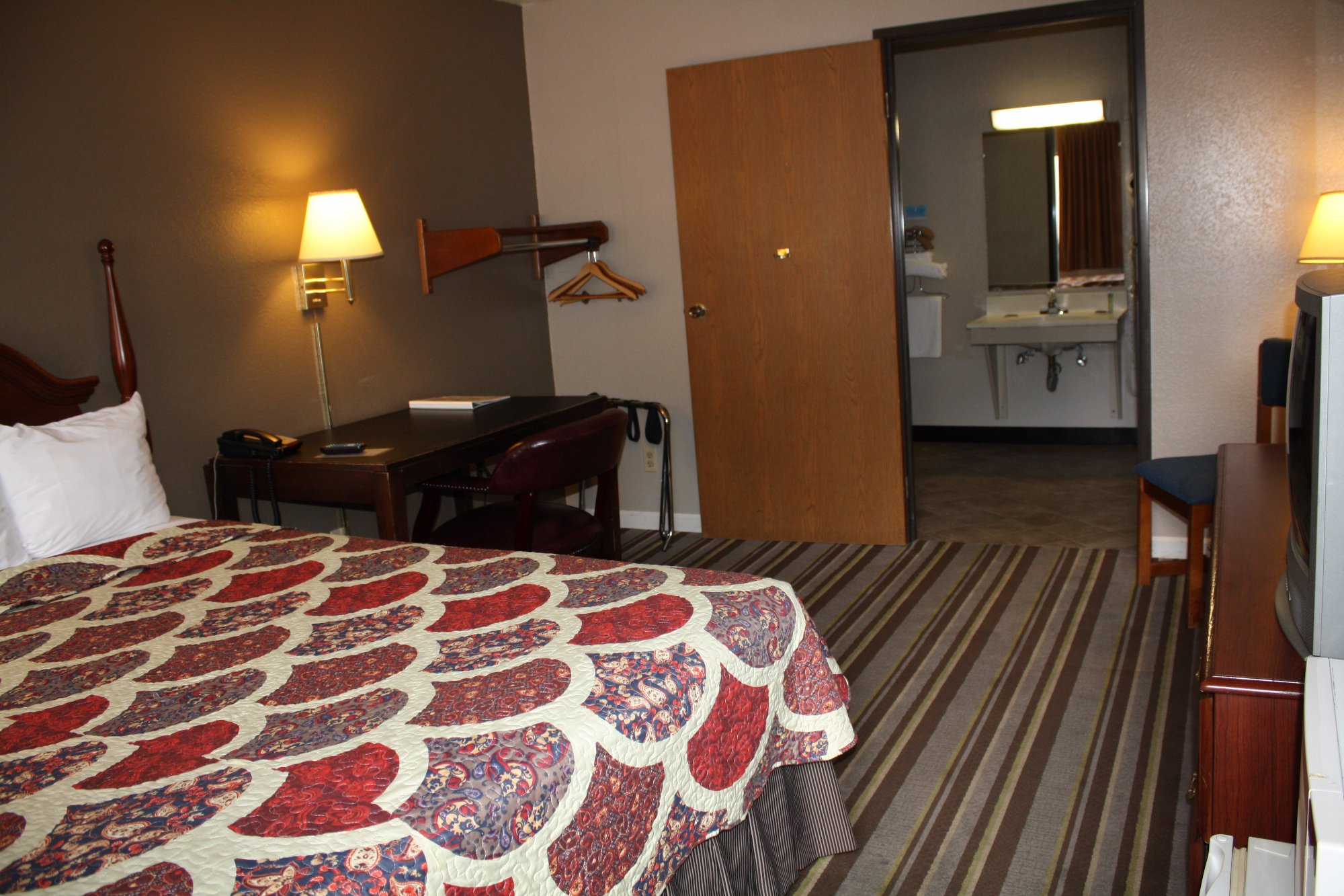 Hotel photo 6 of American Elite Inn Hazard.