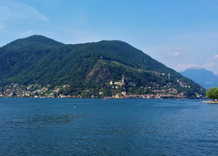 Porto Ceresio - Panorama del lago con Morcote sullo sfondo.