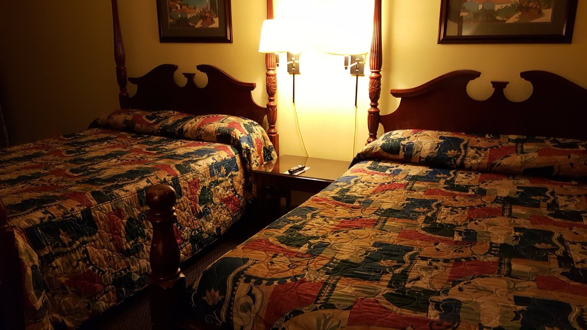 BLUE SPRUCE MOTEL: UPDATED 2023 Hotel Reviews, Price Comparison and 33 ...