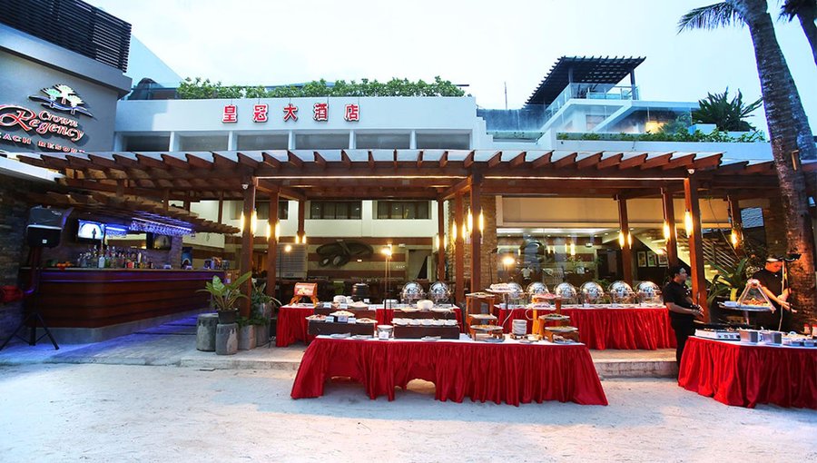 Buffet Dinner (beachfront) *Seafood Buffet Dinner is available for Peak Season only.