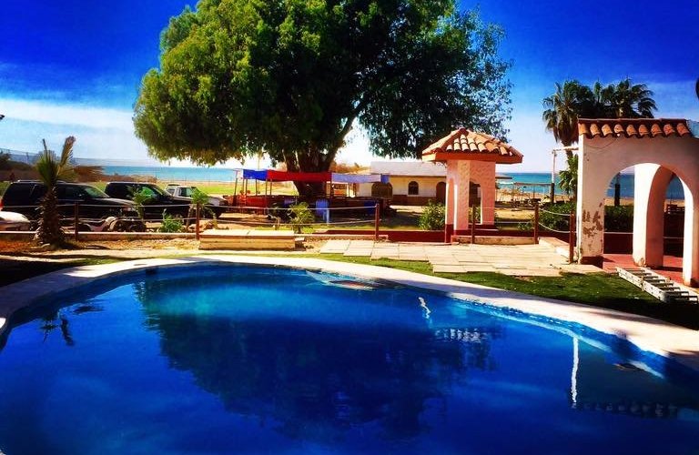 IMAGEN DE NUESTRA PISCINA AL AIRE LIBRE
