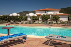 Pool & Beach