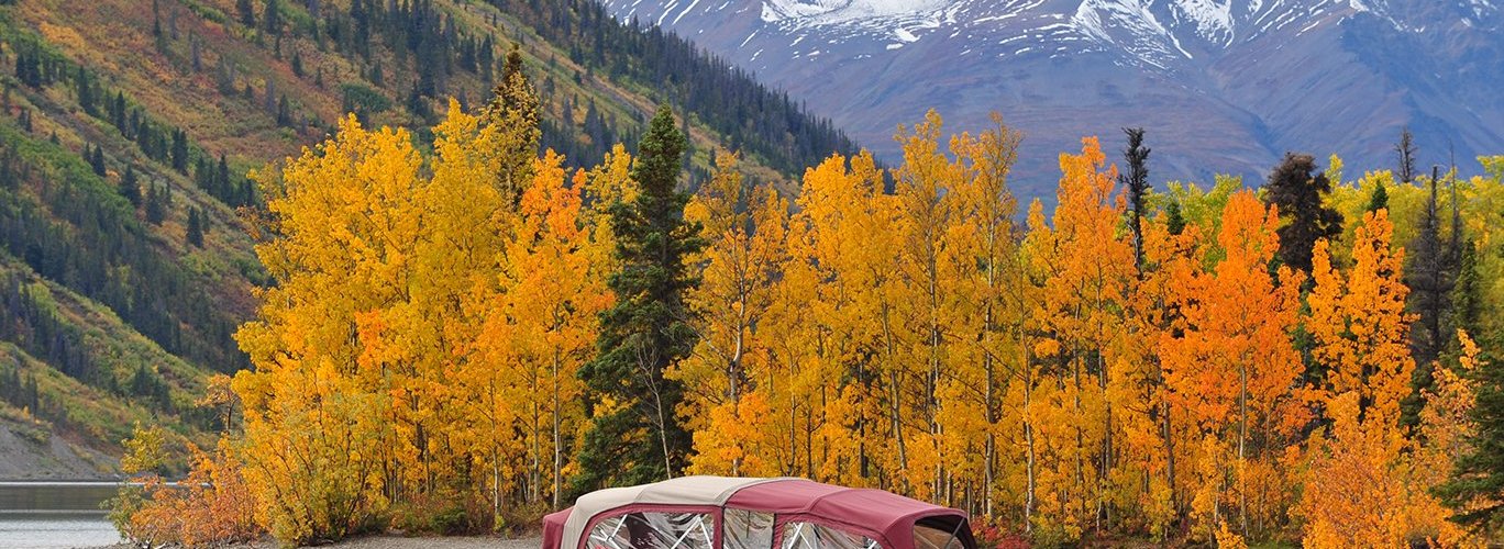 Stunning fall colours at Kathleen Lake