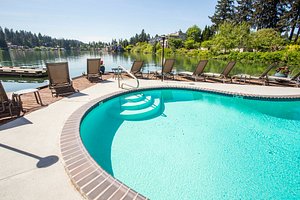 Lakeshore Inn in Lake Oswego, image may contain: Scenery, Outdoors, Pool, Water