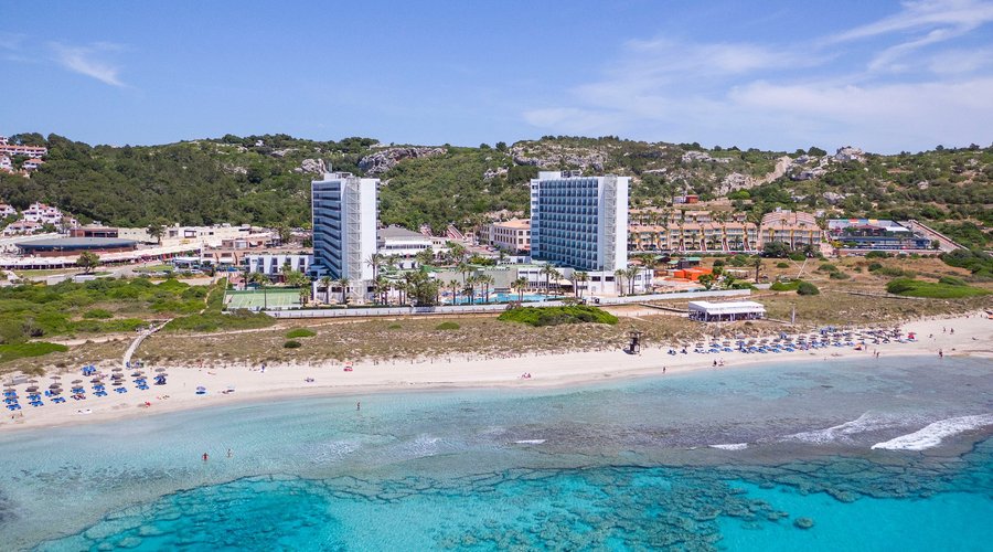 vista desde el hotel al mar. Playa.