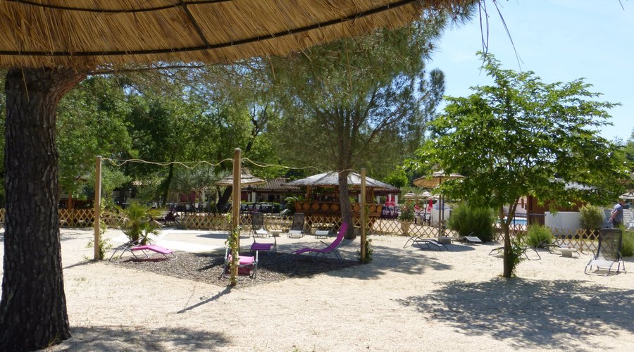 La plage et ses brumisateurs