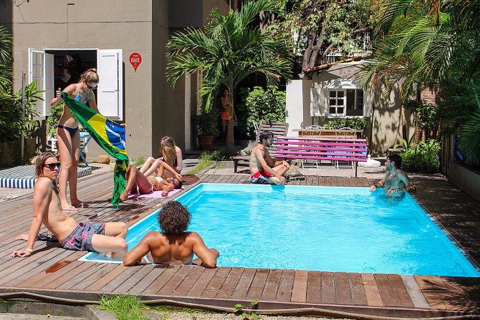 LV by the pool: a la piscina con Louis Vuitton.