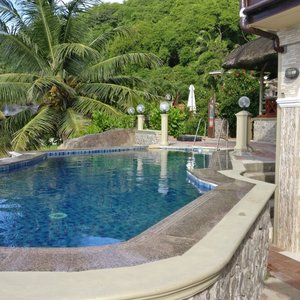 Pool direkt vor dem Zimmer (Meerblick)