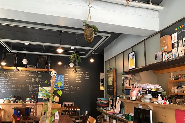 Бары сеула. Cafe Gondry Seoul. Бар Гондри. Bangatgan Cafe.